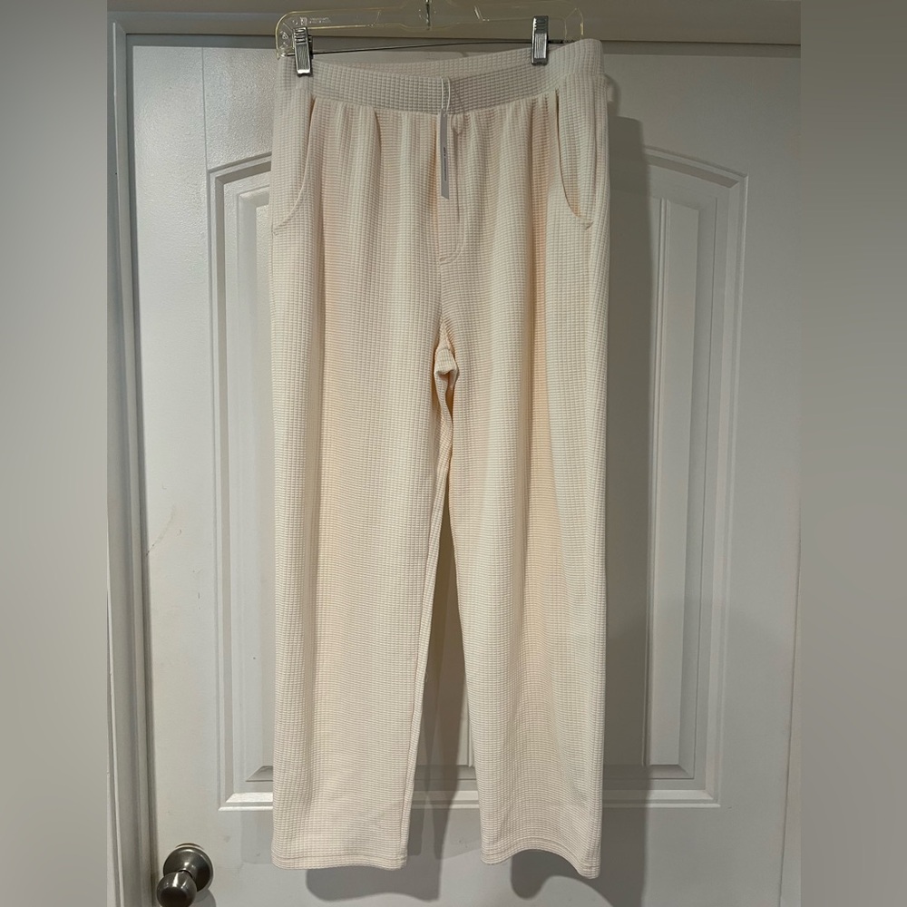 Lilla P ivory straight leg waffle pants size M NWT